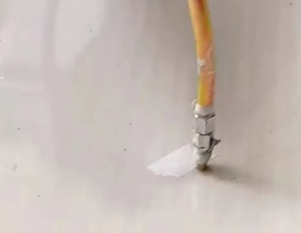 惠山瓷砖空鼓维修公司专业解答在瓷砖铺贴过程中，如果使用的砂料过粗（如全部使用了粗砂），可能会导致以下问题
